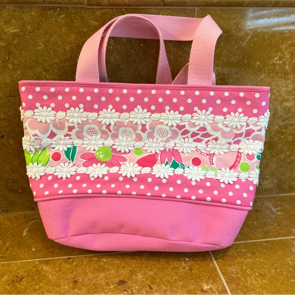 Lily Pulitzer handbag. NWOT. Pristine condition.